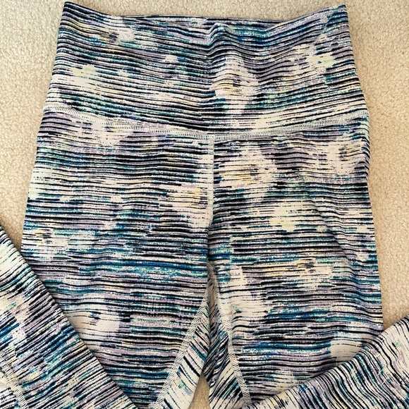 LuLuLemon Wunder Under Crop Leggings - Picture 4 of 5